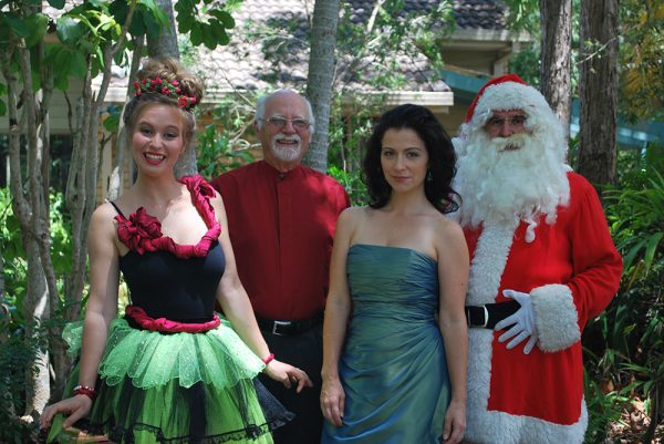 buderimcarols-katherine-ernst-bytes-mike-edwards-buderim-male-choir-natalie-peluso-and-santa-web