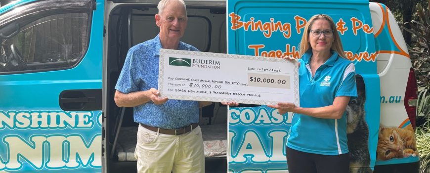 Rod McKinnon and Penny Brischke with cheque 2